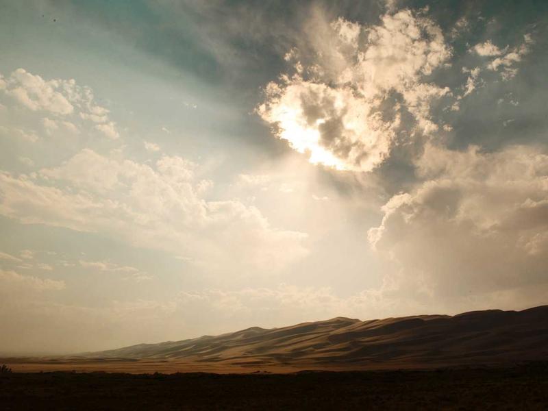 大漠孤烟<br>dnvvvtt.cn 边塞诗酒剑气